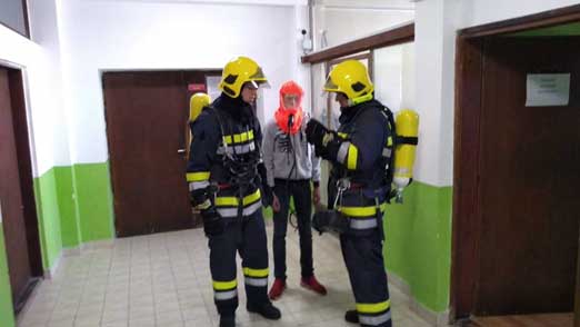 Вежба Цивилне заштите у школи у Пецкој